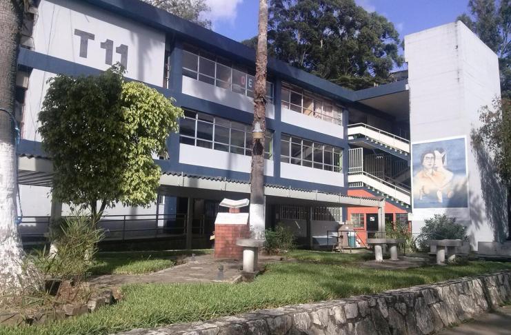 Edificio T-11 de la Facultad de Ciencias Químicas y Farmacia de la Universidad de San Carlos de Guatemala. Foto: Asociación de Estudiantes de Ciencias Químicas y Farmacia -AEQ-