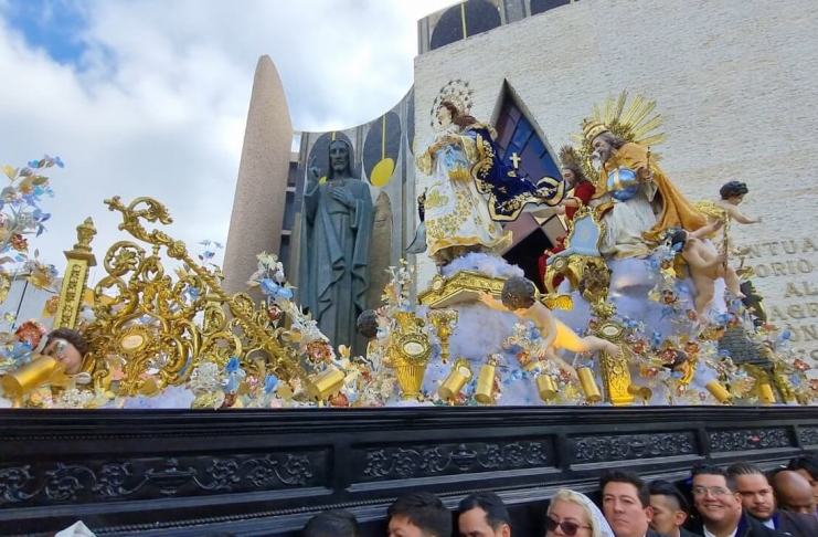 Luego de 22 horas de recorrido procesional, la Inmaculada Concepción de templo de Don Bosco retorno a su templo. Foto La Hora: José Arrecis