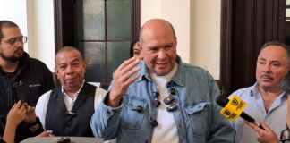 El diputado Orlando Blanco comenta que el TSE aceptó la nueva secretaría general del partido VOS. Foto: Cortesía