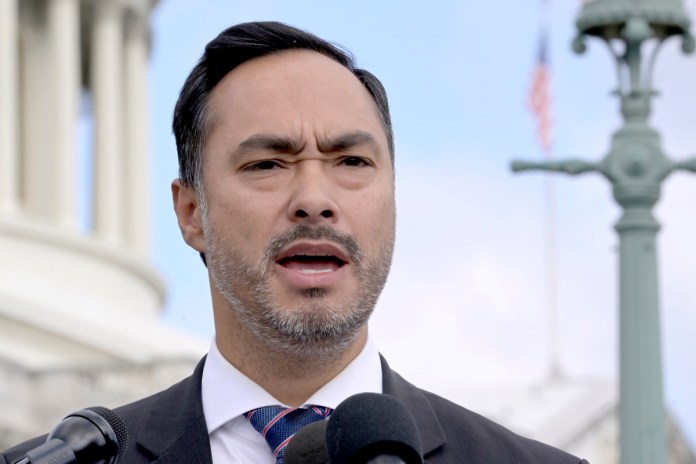 Imagen de archivo del congresista Joaquín Castro. Foto La Hora: EFE