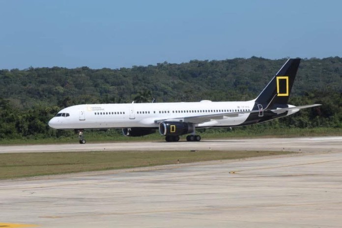 Un vuelo de expedición de National Geographic con expertos aterrizó en el Aeropuerto Mundo Maya, en el departamento de Petén.
