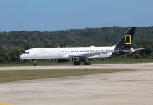 Un vuelo de expedición de National Geographic con expertos aterrizó en el Aeropuerto Mundo Maya, en el departamento de Petén.