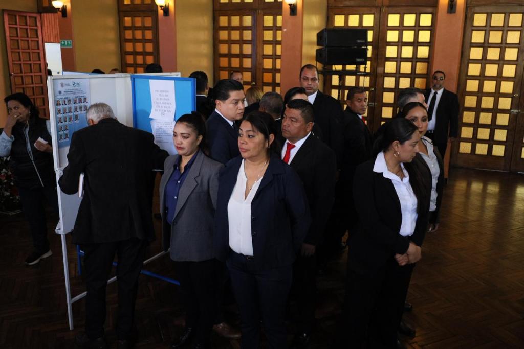 La fiscal general Consuelo Porras llegó a votar en la elección para magistrado titular y suplente de la Corte de Constitucionalidad (CC).