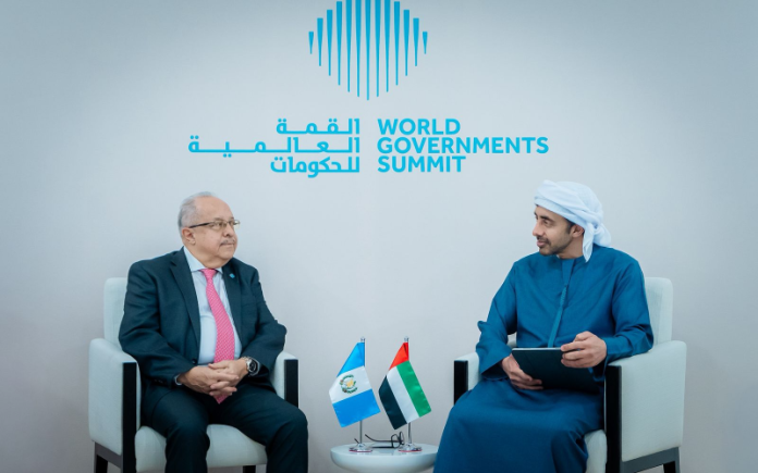 Guatemala y Emiratos Árabes firman convenio para dar inicio a relaciones de comercio.