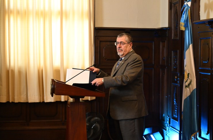 Designaciones e "invitación" para magistrados de la CC mueven la agenda de la presidencia en la semana.