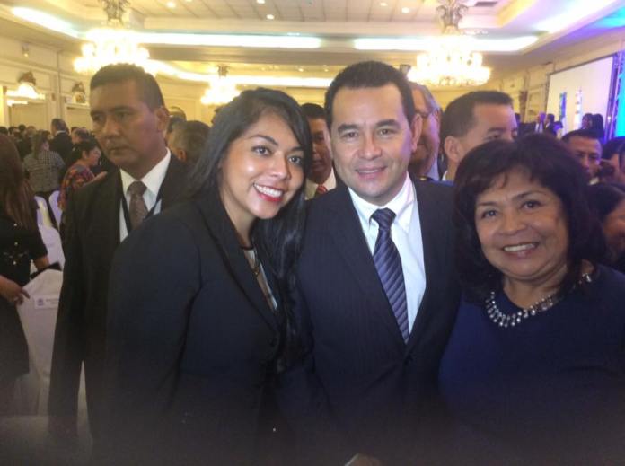 Edilma Navarijo y el expresidente Jimmy Morales. Foto La Hora: Edilma Navarijo