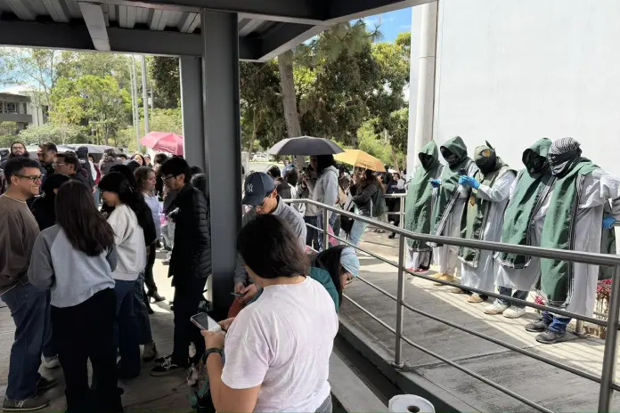 La elección de rector de la Universidad de San Carlos de Guatemala (USAC) inició con exclusiones e incidentes. La elección de rector de la Universidad de San Carlos de Guatemala (USAC) inició con exclusiones e incidentes.