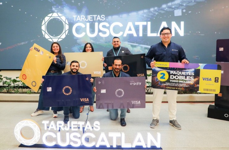 Representantes de Banco CUSCATLAN durante presentación de promoción. Foto: Cortesía Banco CUSCATLAN.