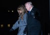 El presidente Donald Trump (R) y la primera dama Melania Trump (L) caminando de regreso a la Casa Blanca. Foto La Hora: EFE