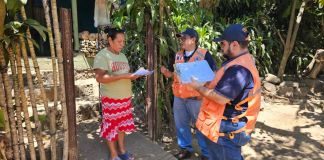 Conred realizando acciones preventivas en comunidades aledañas al Volcán de Fuego. Foto La Hora: Conred