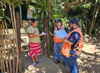 Conred realizando acciones preventivas en comunidades aledañas al Volcán de Fuego. Foto La Hora: Conred