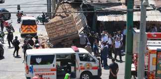 En el percance, ocurrido en la 28 calle, colonia Santa Fe, involucró un camión, una panel, un picop y dos motocicletas. Foto: Bomberos Voluntarios.