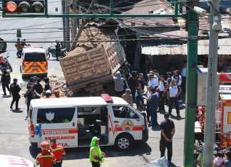 En el percance, ocurrido en la 28 calle, colonia Santa Fe, involucró un camión, una panel, un picop y dos motocicletas. Foto: Bomberos Voluntarios.