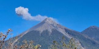 Actividad constante del volcán de Fuego. Foto La Hora: Conred