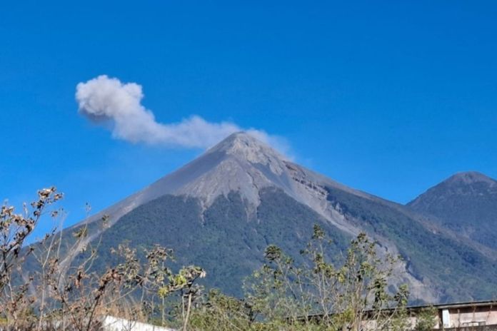 Actividad del Volcan de Fuego Actividad constante del volcán de Fuego. Foto La Hora: Conred