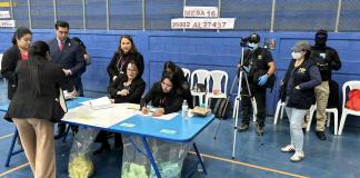 Personal del MP se ha hecho presente al centro de votación habilitado en el parque Erick Barrondo. Foto La Hora: José Orozco
