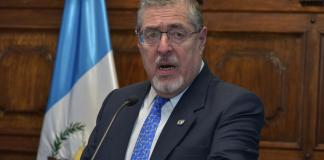 Arévalo critica falta de avances en investigación del MP por denuncias de IVE por ventas al IGSS y La Botica.