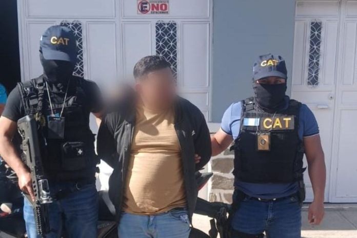 Cae sexto extraditable señalado de delitos sexuales contra una menor de 14 años. Foto La Hora: PNC.