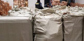 Allanan inmueble por posible violación a derechos de propiedad industrial vinculados a la FIFA. Foto La Hora: MP.