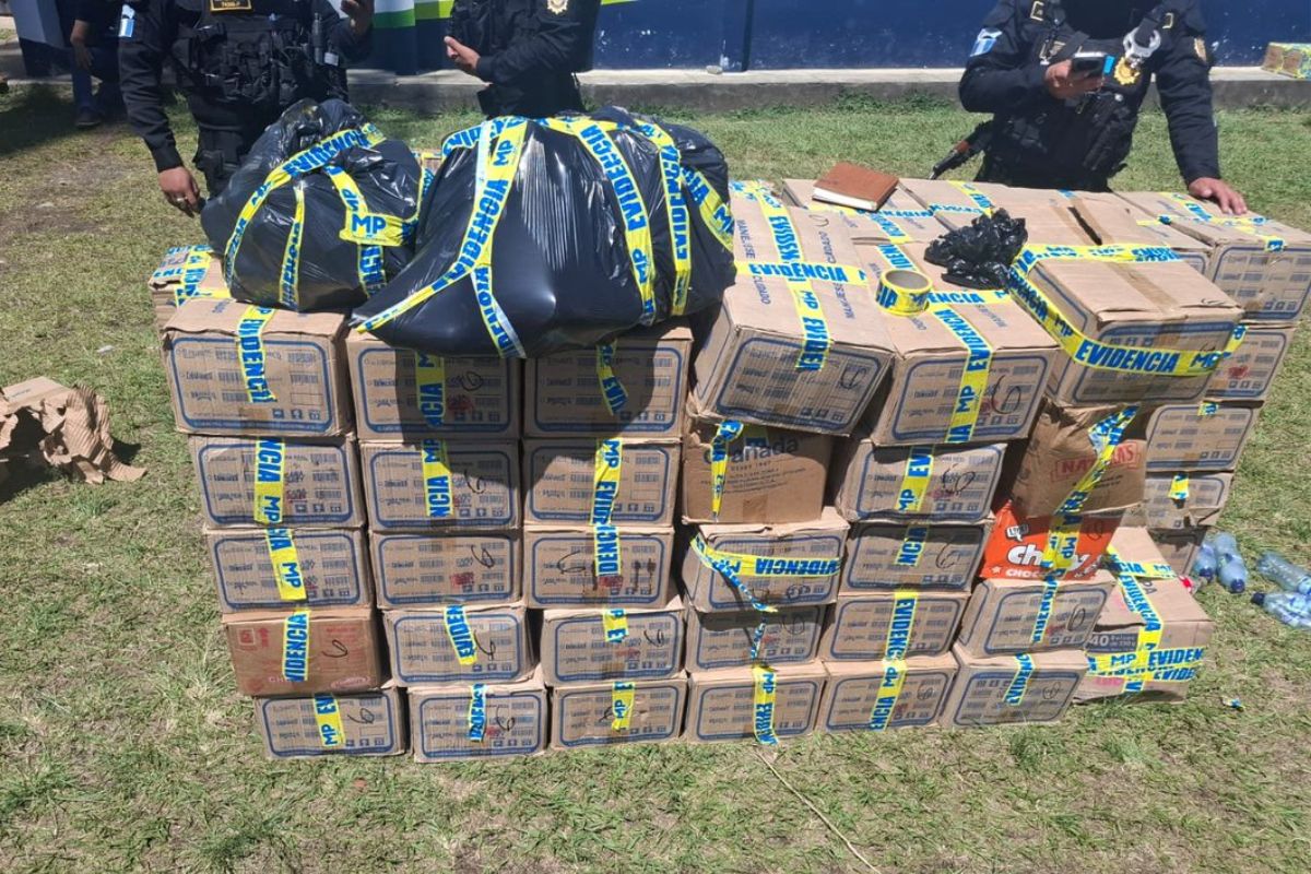 Incautan más de 9 mil botellas de licor y 1