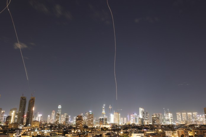 Israel and US launch attack on Iran Ataques de Estados Unidos e Israel en contra de Irán