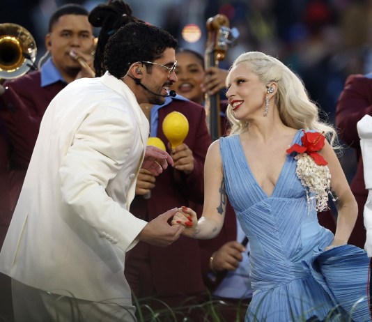 Bad Bunny y Lady Gaga en el medio tiempo del superbowl. Foto La Hora: EFE