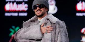 Bad Bunny hace un gesto durante la conferencia de prensa previa al Super Bowl LX y el espectáculo de medio tiempo de Apple Music en el Centro de Convenciones Moscone en San Francisco, California, EE. UU., el 5 de febrero de 2026. EFE/EPA/Chris Torres