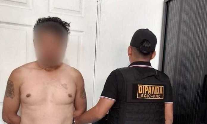 Presunto pandillero con antecedentes por armas es entregado a autoridades salvadoreñas.