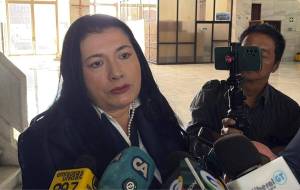 Blanca Alfaro acusa a PDH de no entregarle constancia y Procuraduría responde que tiene sanciones