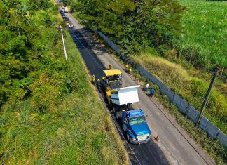 La cartera de Comunicaciones anunció este viernes 20 de febrero el inicio de 31 nuevos proyectos de mantenimiento vial en el territorio. Foto La Hora: CIV