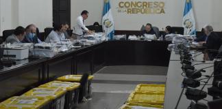 Calificación de aspirantes a magistrados del Tribunal Supremo Electoral (TSE) con expedientes repartidos. Foto La Hora: José Orozco