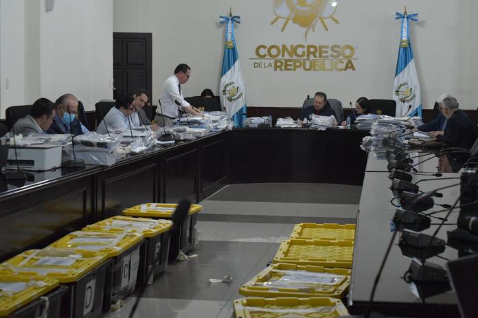 Calificacion de aspirantes a magistrados del Tribunal Supremo Electoral TSE con expedientes repartidos Calificación de aspirantes a magistrados del Tribunal Supremo Electoral (TSE) con expedientes repartidos. Foto La Hora: José Orozco