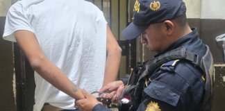 Melvin "N" fue capturado tras ser señalado de atropellar a cuatro personas, entre ellas dos agentes de la PNC Foto: PNC