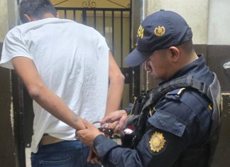 Melvin "N" fue capturado tras ser señalado de atropellar a cuatro personas, entre ellas dos agentes de la PNC Foto: PNC