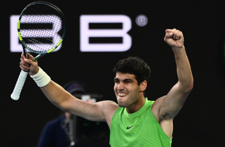 El español Carlos Alcaraz entra en la historia al completar el Grand Slam con 22 años MELBOURNE (Australia), 30/01/2026.- Carlos Alcaraz de España reacciona durante la semifinal masculina contra Alexander Zverev de Alemania en el día 13 del torneo de tenis Abierto de Australia 2026 en Melbourne, Australia, el 30 de enero de 2026. (Tenis, Alemania, España) EFE/EPA/JOEL CARRETT AUSTRALIA Y NUEVA ZELANDA FUERA