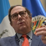 El jefe de la Misión para el Fortalecimiento de la Democracia de la Organización de los Estados Americanos, Carlos Ayala Corao. Foto La Hora: José Orozco.