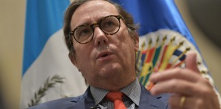 El jefe de la Misión para el Fortalecimiento de la Democracia de la Organización de los Estados Americanos, Carlos Ayala Corao. Foto La Hora: José Orozco.