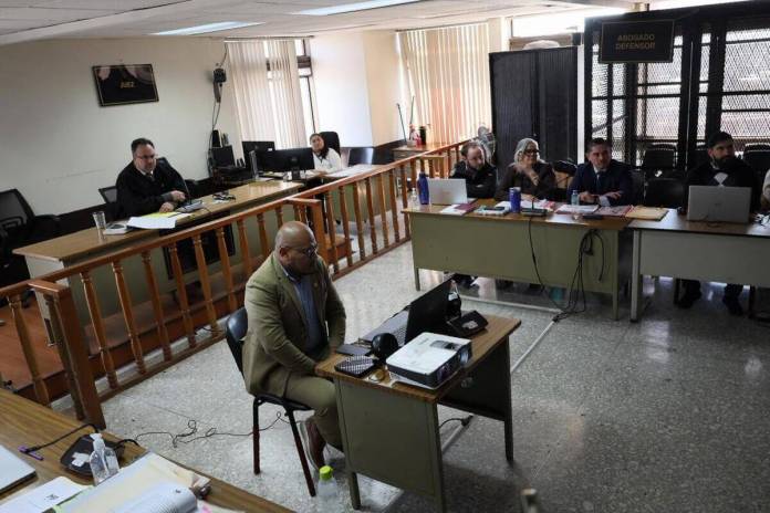 El Tribunal Cuarto de Sentencia Penal reprodujo la reconstrucción de hechos realizada para esclarecer la muerte de Hansel Szarata. Foto La Hora: Daniel Ramírez
