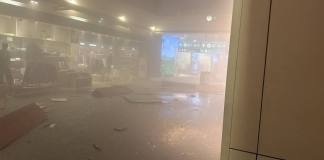 El aeropuerto de Dubái reporta "daños menores" y cuatro heridos tras ataques iraníes. Foto LAa Hora: Clash Report.