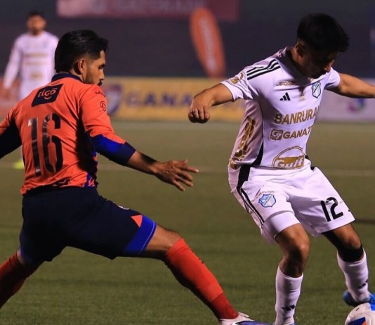 Comunicaciones derrotó a Municipal en el Clásico 336 con una solitaria anotación de Wilson Pineda.