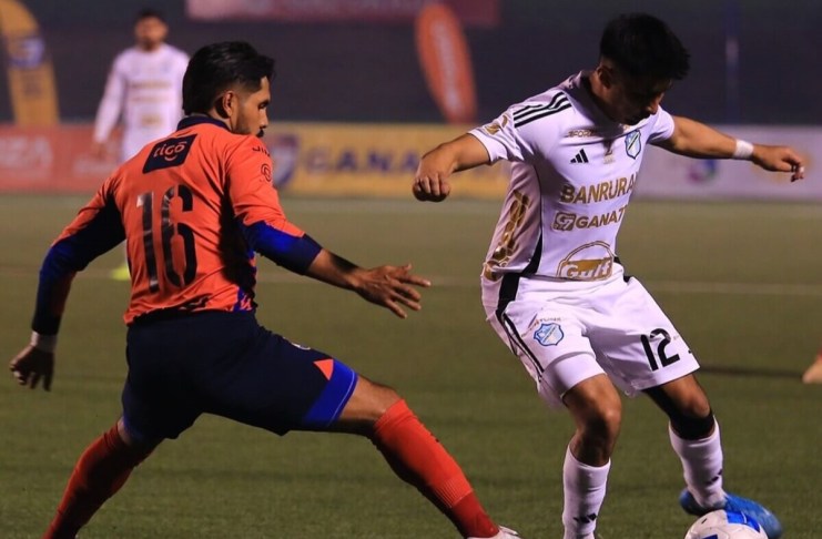 Comunicaciones derrotó a Municipal en el Clásico 336 con una solitaria anotación de Wilson Pineda.