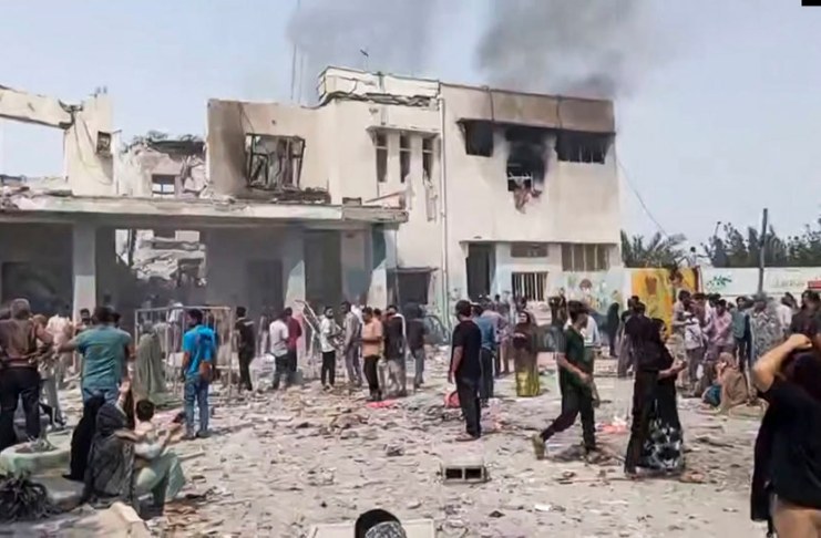 MINAB (IRÁN), 28/02/2026.- Captura del video de los momentos posteriores al bombardeo en la ciudad de Minab (Irán). El número de niñas muertas en un ataque israelí contra una escuela de primaria en la ciudad sureña iraní de Minab ha ascendido a 24, mientras otras 45 estudiantes han resultado heridas, informó la gobernación de la provincia de Hormozgan. EFE/MEHR -SOLO USO EDITORIAL/SOLO DISPONIBLE PARA ILUSTRAR LA NOTICIA QUE ACOMPAÑA (CRÉDITO OBLIGATORIO)- PROHIBIDO SU USO EN IRÁN. NO Access Israel Media/Persian Language TV Stations Outside Iran/Strictly No Access BBC Persian/VOA Persian/Manoto-1 TV/Iran International
