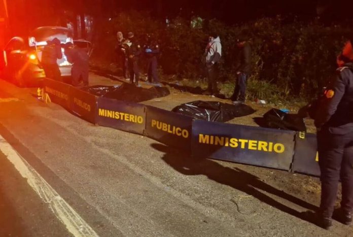Cuatro cuerpos fueron abandonados dentro de un vehículo en el km 21.3 de la ruta al Pacífico.