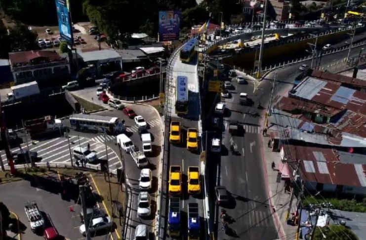 Después de varios meses de espera, el proyecto del paso a desnivel El Señor de Esquipulas ha sido inaugurado por las autoridades locales. Foto La Hora: captura de pantalla Sebastián Siero
