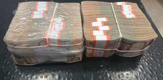 Capturan a hombre que transportaba Q200 mil sin justificar. Foto La Hora: PNC.