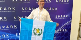 César Fetzer Paz da clases en la Escuela de Formación Agrícola (EFA) de Cobán, Alta Verapaz, y figuró como uno de los 50 mejores docentes del mundo con este galardón internacional. Foto La Hora: MAGA