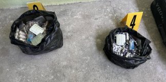 PNC allana bodega de narcomenudeo en El Gallito; capturan a dos mujeres. Foto La Hora: PNC.