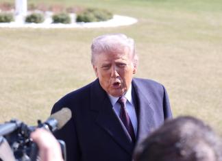 En medio de tensiones, Trump dice que podría tomar Cuba de forma amistosa