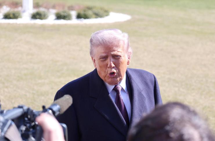 En medio de tensiones, Trump dice que podría tomar Cuba de forma amistosa