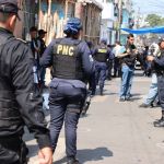 Enfrentamiento armado entre agentes de la PNC y presuntos pandilleros en la zona 7. Foto La Hora: PNC